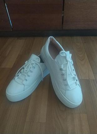 Стильні кеди/ туфлі білі шкіряні