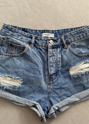 Короткие стильные джинсовые рваные шорты pull & bear