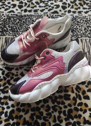 Женские кроссовки 40р.