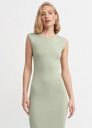 Вязаное платье в рубчик хаки зеленый оливковый4 фото