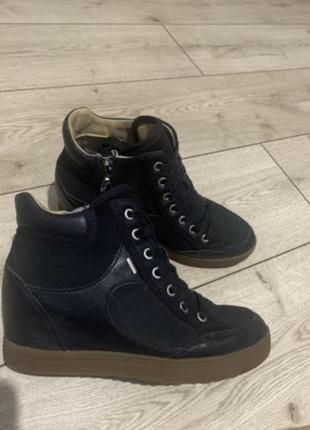 Кросівки бренд geox