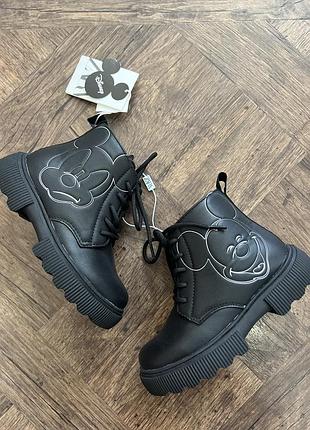 Новые с бирками ботинки zara disney с микки маусом