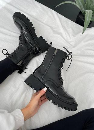 Черевики balenciaga tractor boots lacquer2 фото