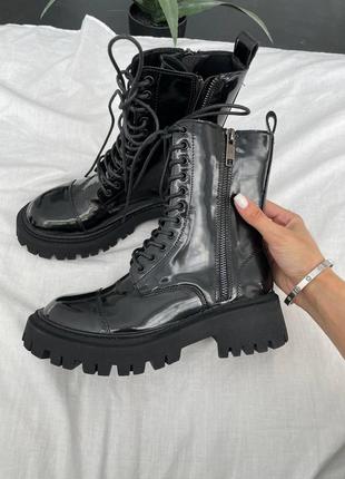 Черевики balenciaga tractor boots lacquer7 фото