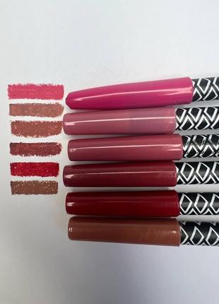 Карандаш для губ lip definer pen