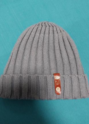 Очень теплая фирменная шапка c.c