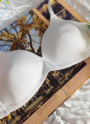 Брендовый мягкий бюстгальтер без косточек размера 80c