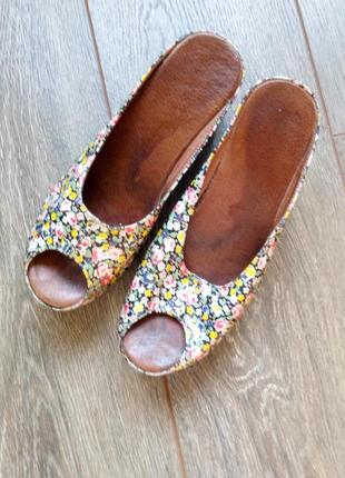 Цветные кожаные сабо шлепанцы босоножки сандалии платформа10 фото