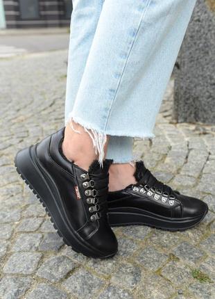 Детские кожаные кроссовки