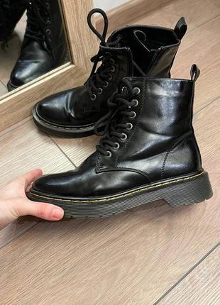 Ботинки ботинки сапоги осенние в стиле dr.martens на шнуровке женские черные8 фото