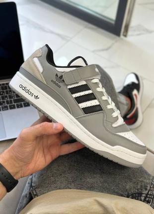 Мужские кроссовки серые adidas forum low grey