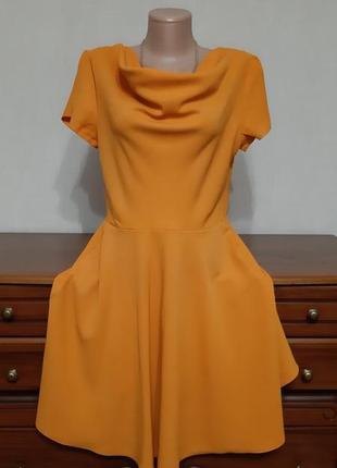 Красивое платье eponge трендового цвета, сост. отличное. размер 46-48. сток！