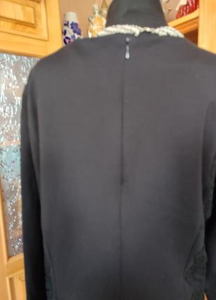 Платье черное прямого кроя с боковыми кружными вставками батал6 фото