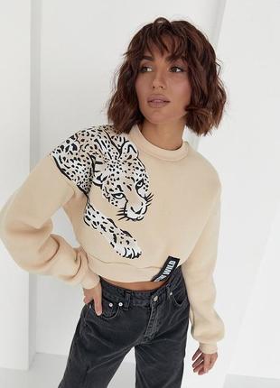 Укороченный женский свитшот с принтом леопарда.5 фото