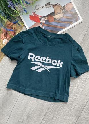 Укорочена футболка- топ reebok