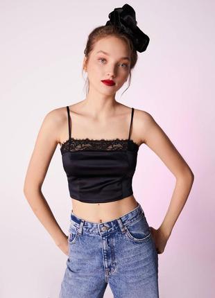 Сатиновий топ в чорному кольорі в білизняному стилі bershka