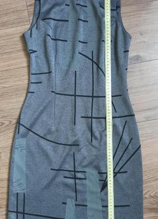 Серое деловое платье-футляр, размер s6 фото