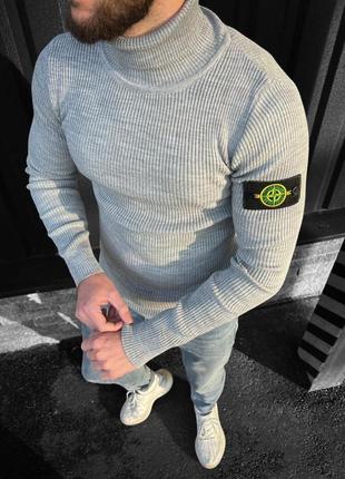 Серый мужской свитер водолазка