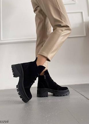 Замшевые ботинки на шнуровке из натуральной замши