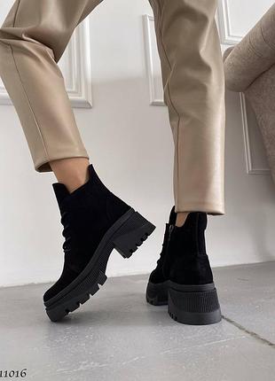 Замшевые ботинки на шнуровке из натуральной замши