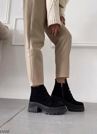 Замшевые ботинки на шнуровке из натуральной замши