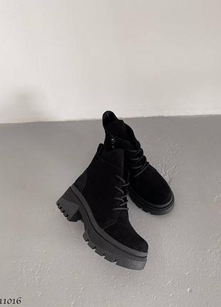 Замшевые ботинки на шнуровке из натуральной замши