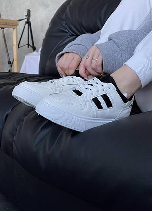 Кожаные кроссовки на осень