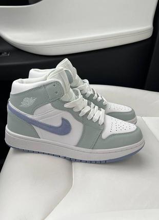 Женские кроссовки nike air jordan 1 retro white grey violet