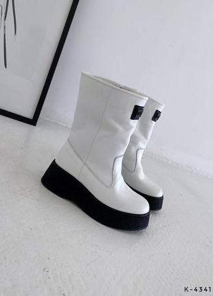 Натуральні шкіряні білі демісезонні та зимові черевики - чоботи на чорній підвищеній підошві1 фото