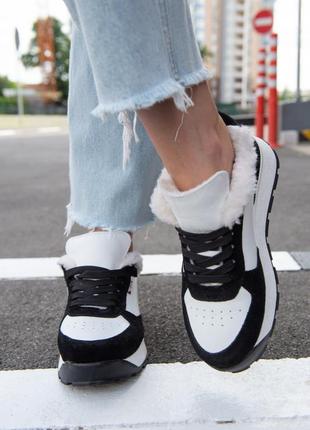 Зимові жіночі кросівки на хутрі, чорно-білі