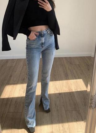 Сегодня только !zara джинсы прямые клеш с разрезами и необработанными краями