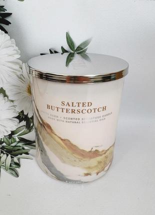 Свічка salted butterscotch від bath and body works1 фото