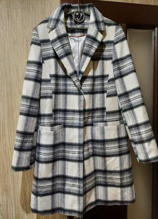 Модное прямое пальто, удлиненный пиджак в черно- белую клетку tu 46