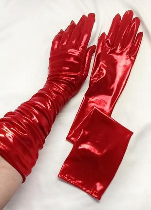 Красные, длинные перчатки с блеском, в обтяжку3 фото