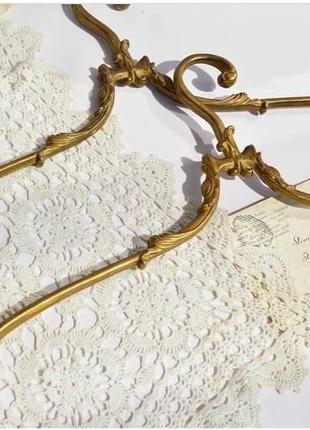 Антикварная вешалка, тремпель! бронза.