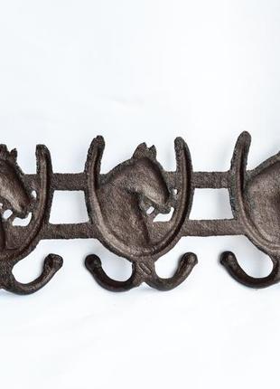 Ключница,крючки! вешалка!подкова!кони,лошади!