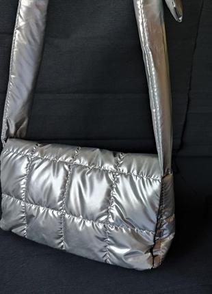 Срібляста сумка крос-боді4 фото