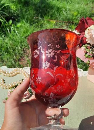 Неймовірної краси ваза- бокал з рубінового скла3 фото
