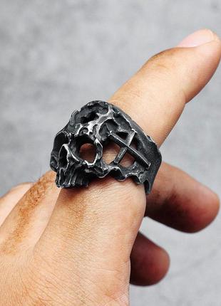 Кольцо печатка перстень мужское стальное dangeon skull из медицинской нержавеющей стали с черепом 203 фото