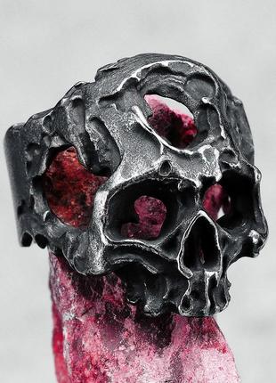 Кольцо печатка перстень мужское стальное dangeon skull из медицинской нержавеющей стали с черепом 201 фото