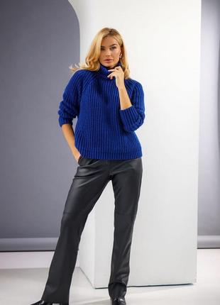 Женский вязанный свитер с высоким воротом синего цвета. модель 27088 фото