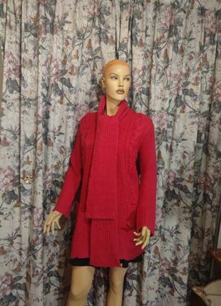 Кардиган классный, ярко выраженного цвета.