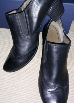 Шкіряні демісезонні туфлі  tamaris 42 розміру(27,5 см)