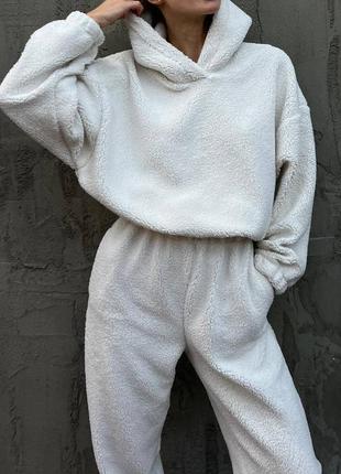 Костюм