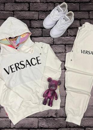 Костюм в стиле versace