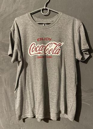 Серая футболка coca cola