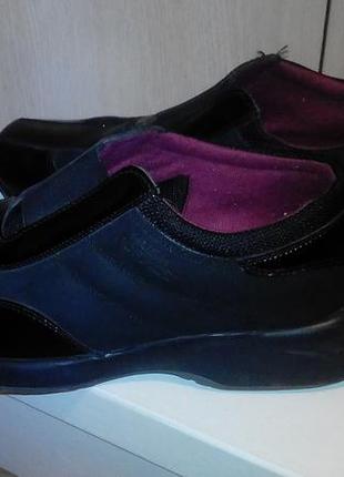 Спортивные черные лаковые туфли с нубуковыми вставками4 фото