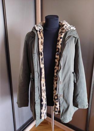 Куртка парка в комплекте из двухсторонней жилеткой.