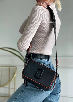 Жіноча сумка через плече з ремінцем marc jacobs  black / orange line чорна