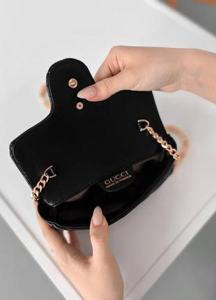Женская сумка через плечо с ремешком gucci marmont mini black черная5 фото